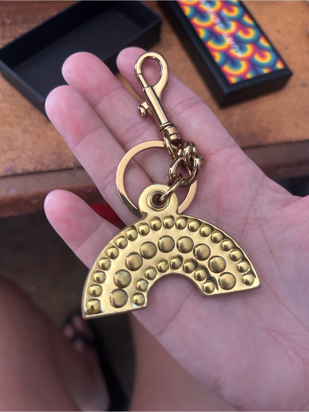 Kurt Geiger rainbow keychain - Picture 3 of 3